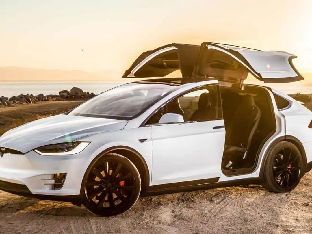 19岁少年一口气「黑」了25辆特斯拉！